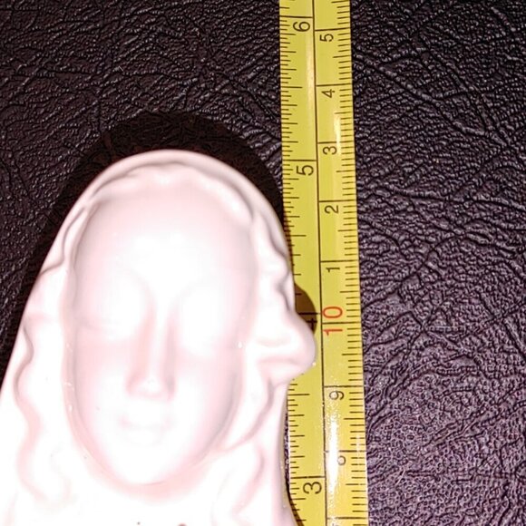 Praying Mother Mary/Madonna Ceramic Figurine - Picture 4 of 4